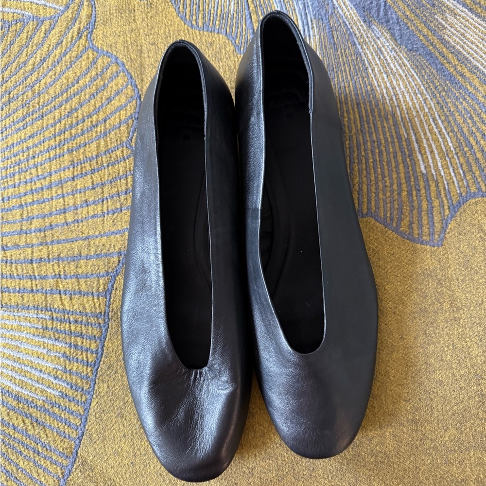 Zara Black Slip-On Flats with Rounded Toe